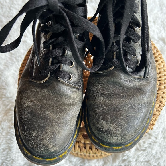 Dr. Martens Eight Eye - Picture 2 of 9